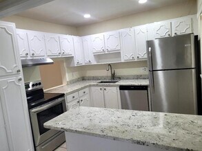 3000 Riverside Dr in Coral Springs, FL - Building Photo - Building Photo