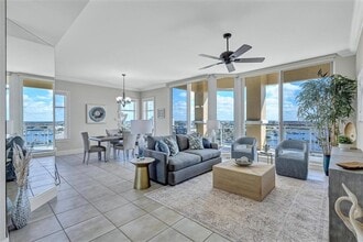 140 Riviera Dunes Way, Unit 701 in Palmetto, FL - Foto de edificio - Building Photo