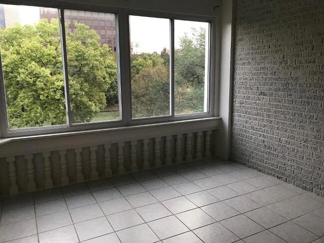 4508 J C Nichols Pkwy, Unit 3S in Kansas City, MO - Foto de edificio - Building Photo