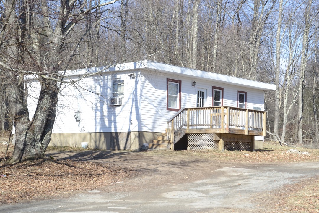 1240 State Route 17B in White Lake, NY - Foto de edificio