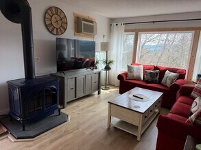 220 Mountainside Dr in Stowe, VT - Building Photo - Building Photo