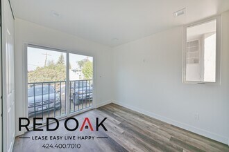 2134 1/2 Cove Ave in Los Angeles, CA - Building Photo - Building Photo
