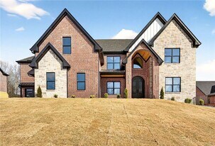 405 Thunder Rd in Buford, GA - Building Photo