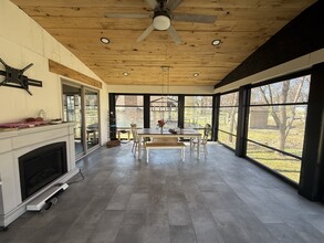 2105 Parrish St in Cedar Falls, IA - Foto de edificio - Building Photo