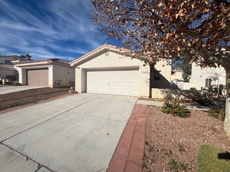 7656 Certitude Ave in Las Vegas, NV - Building Photo