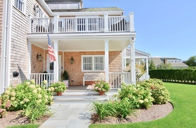 10 Brant Point Road in Nantucket, MA - Building Photo - Building Photo