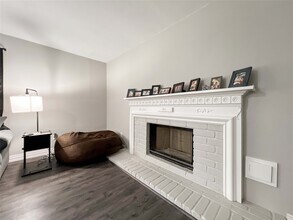 2324 Colleen Dr in Pearland, TX - Foto de edificio - Building Photo