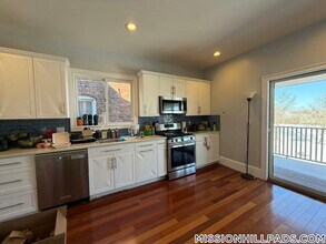 100 Calumet St in Boston, MA - Foto de edificio - Building Photo