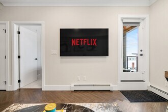 2550 Battleford Ave SW in Calgary, AB - Building Photo - Building Photo