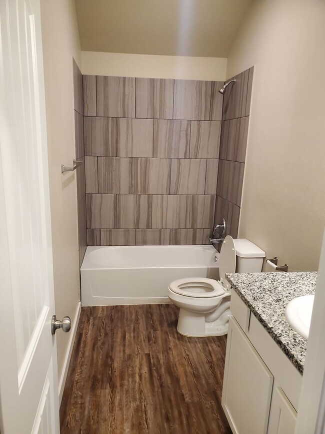 5210 Oakwood Villa Ct in Bethany, OK - Building Photo - Building Photo