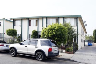 19036 Bryant St in Northridge, CA - Building Photo