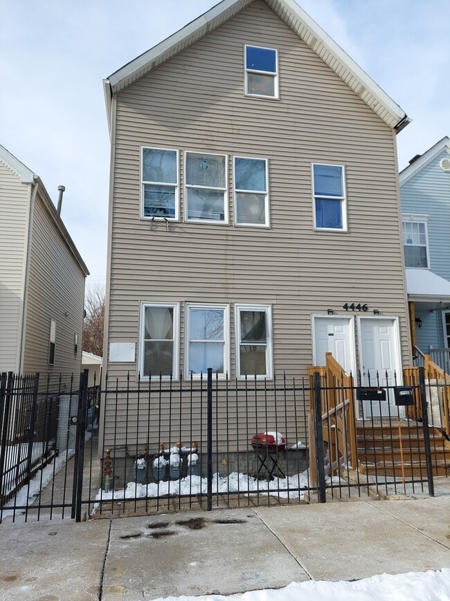 property at 4446 S Hermitage Ave