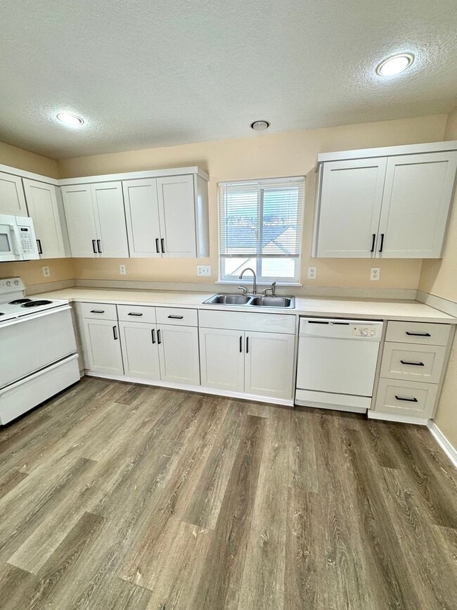 14611-14611 SE Lone Pine Dr in Clackamas, OR - Building Photo - Building Photo