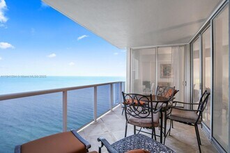 19111 Collins Ave, Unit 3507 in Sunny Isles Beach, FL - Foto de edificio - Building Photo