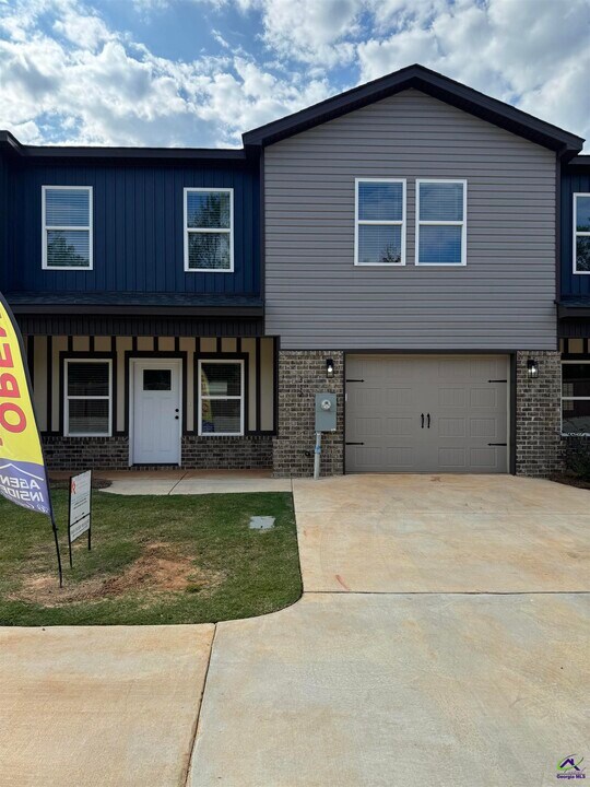 312 Beau Claire Cir in Byron, GA - Building Photo