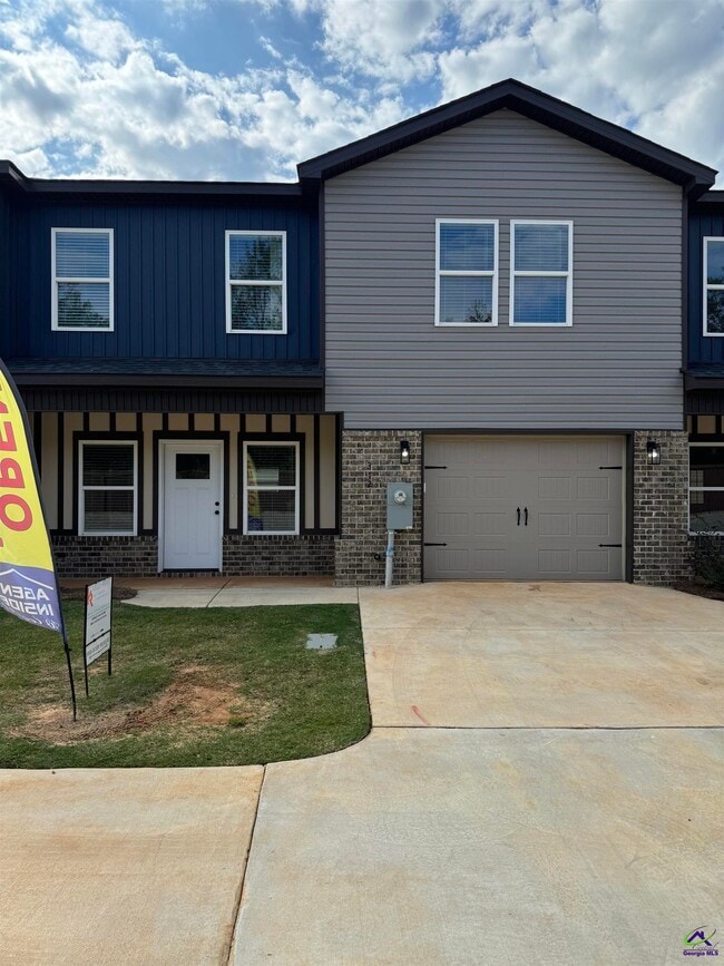 312 Beau Claire Cir