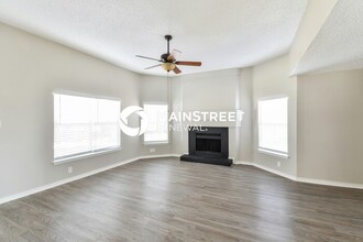 5750 Spring Sun in San Antonio, TX - Building Photo - Building Photo