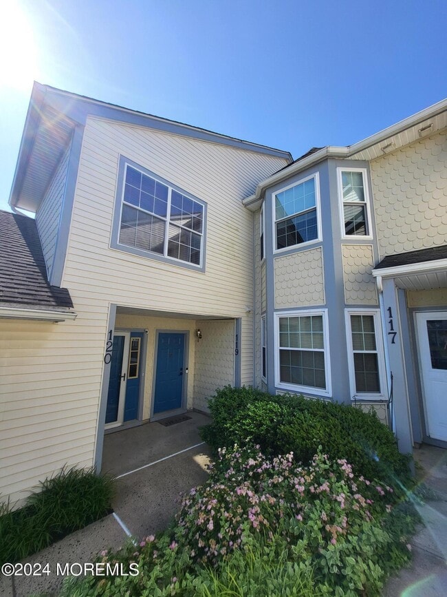 120 Evergreen Ct in Freehold, NJ - Building Photo - Building Photo
