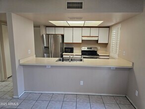 2571 W Marconi Ave in Phoenix, AZ - Building Photo - Building Photo