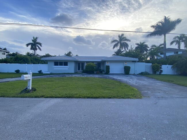 16 Midlane Rd in Boynton Beach, FL - Building Photo - Building Photo