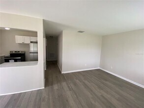 10202 N 27th St in Tampa, FL - Building Photo - Building Photo