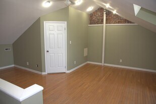 524-525 S Front St in Philadelphia, PA - Building Photo