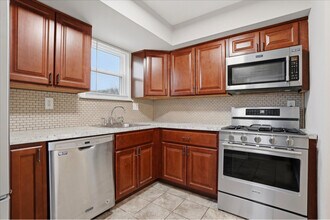 4546 Rosemarie Dr in Bensalem, PA - Foto de edificio - Building Photo