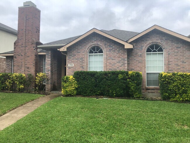 property at 1706 Lantana Dr