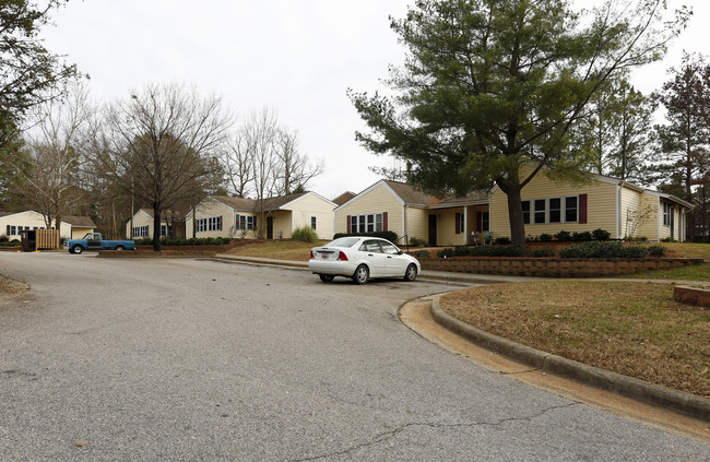 The Oaks in Raleigh, NC - Building Photo - Building Photo