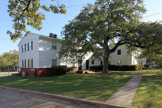 Southern Oaks Apartments in Dallas, TX - Building Photo - Building Photo