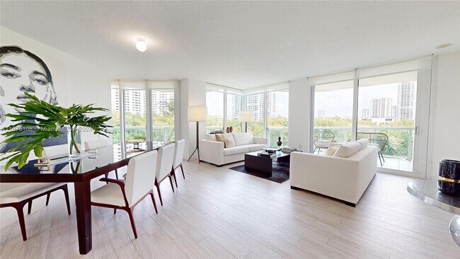 3370 Hidden Bay Dr, Unit 402 in Aventura, FL - Foto de edificio - Building Photo
