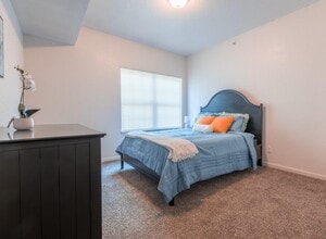 Chase Court in Lawrence, KS - Foto de edificio - Building Photo