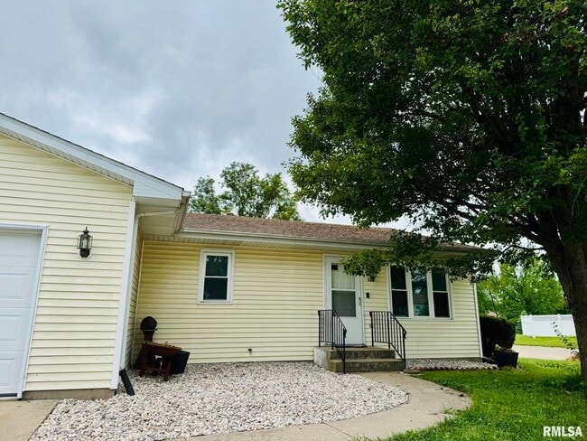 property at 120 Como Ln