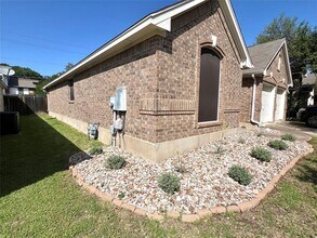 15053 Babbling Brook Dr in Austin, TX - Building Photo - Building Photo