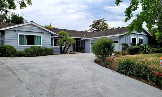 439 Valencia Dr in Los Altos, CA - Building Photo - Building Photo