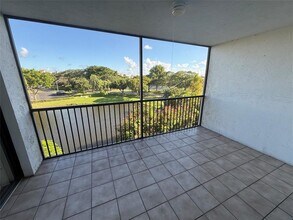 2334 S Cypress Bend Dr in Pompano Beach, FL - Building Photo - Building Photo