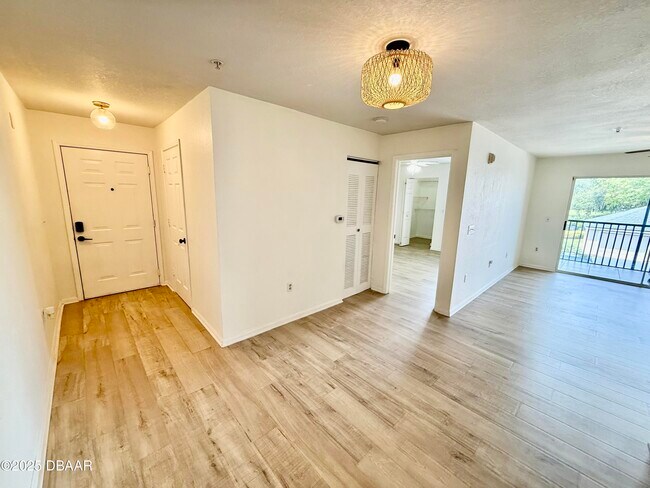 940 Village Trail in Port Orange, FL - Building Photo - Building Photo