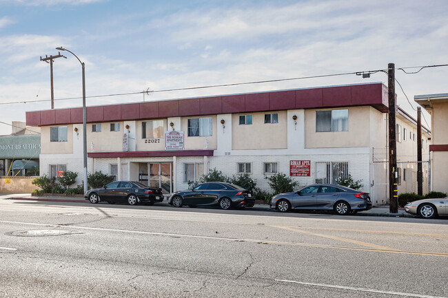 The Roman Apartments in Torrance, CA - Building Photo - Building Photo