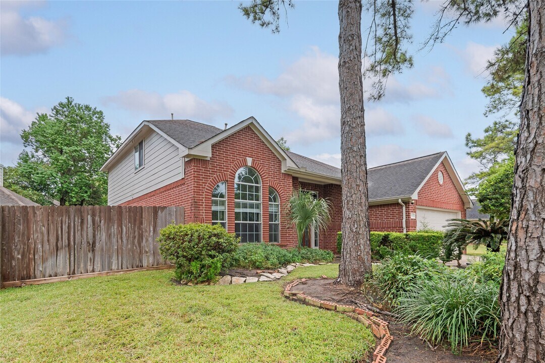 18502 Eden Trails Ln in Houston, TX - Foto de edificio