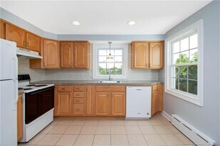 983 Black Rock Tpke in Fairfield, CT - Building Photo