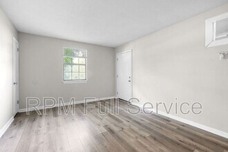 4426 Central Valley Dr in Nashville, TN - Foto de edificio - Building Photo