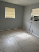 2200 NW 20th St-Unit -W in Fort Lauderdale, FL - Building Photo - Building Photo