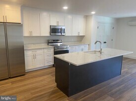 1087 Mt Tom Rd in East Stroudsburg, PA - Building Photo