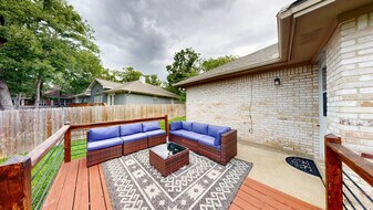 701 Summerglen Dr in College Station, TX - Building Photo