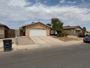 736 Las Brisas Blvd in San Luis, AZ - Building Photo - Building Photo