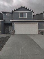 386 Bedrock Loop in West Richland, WA - Building Photo