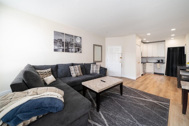 100 Clinton St in Hoboken, NJ - Building Photo - Building Photo