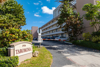 Taromina Apartments in Hallandale Beach, FL - Building Photo - Building Photo