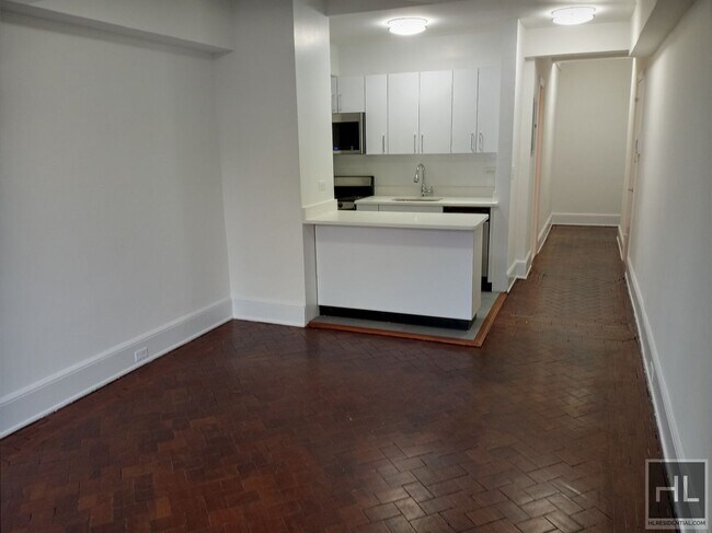 WEST 73 STREET in New York, NY - Building Photo - Building Photo