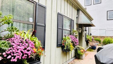 1005 Hill St, Unit UnitA in Cincinnati, OH - Building Photo - Building Photo